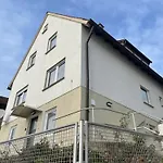 Apartmenthaus, Glueck Fuer Familien,firmen,gruppen,monteure,3 Schlafzimmer Bis 6 Personen,luxurioese Einzelbetten,hotel-tv, Wlan, Bettwaesche,handtuecher Inklusive, Nahe Ulm, Legoland,bwk,uni,ruhige Lage,autobahnnah,garten *