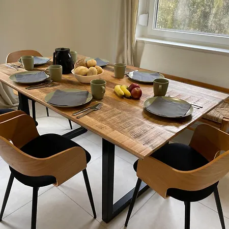 Apartmenthaus, Glueck Fuer Familien,firmen,gruppen,monteure,3 Schlafzimmer Bis 6 Personen,luxurioese Einzelbetten,hotel-tv, Wlan, Bettwaesche,handtuecher Inklusive, Nahe Ulm, Legoland,bwk,uni,ruhige Lage,autobahnnah,garten Apartman